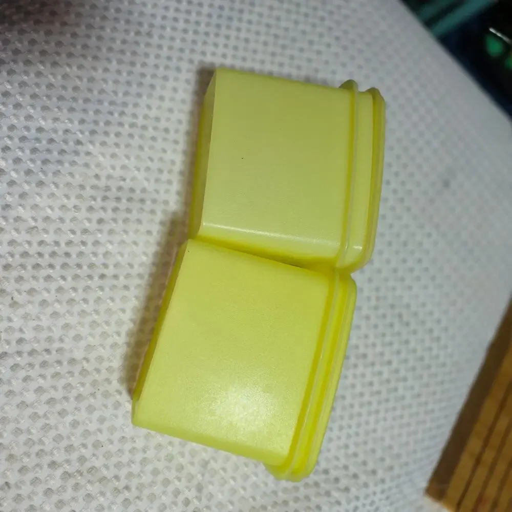 VINTAGE TUPPERWARE YELLOW SHELF SAVERS SET OF 2